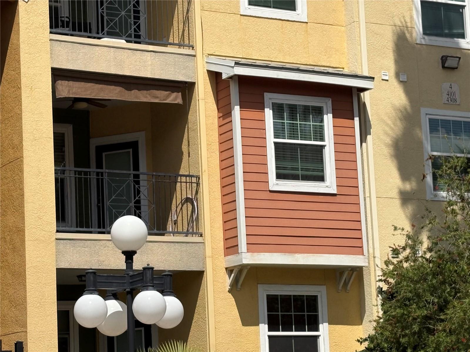 Home in TAMPA, FL 33605 — photo 2