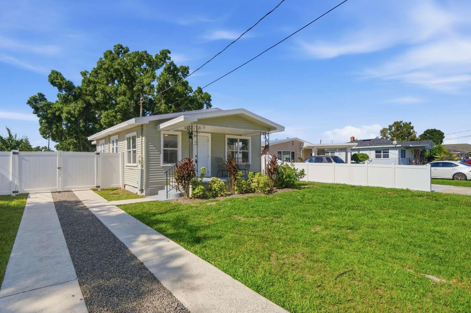 2704 W Leroy Street — photo