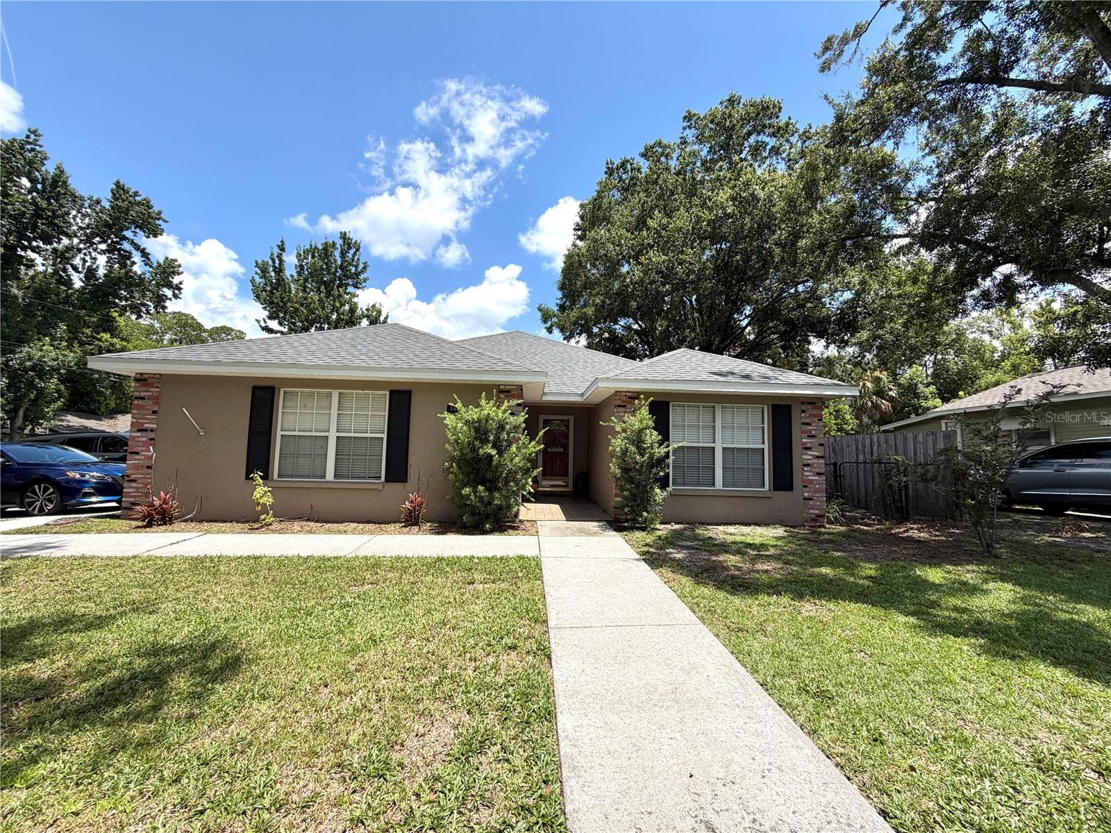 902 E Tomlin Street — photo