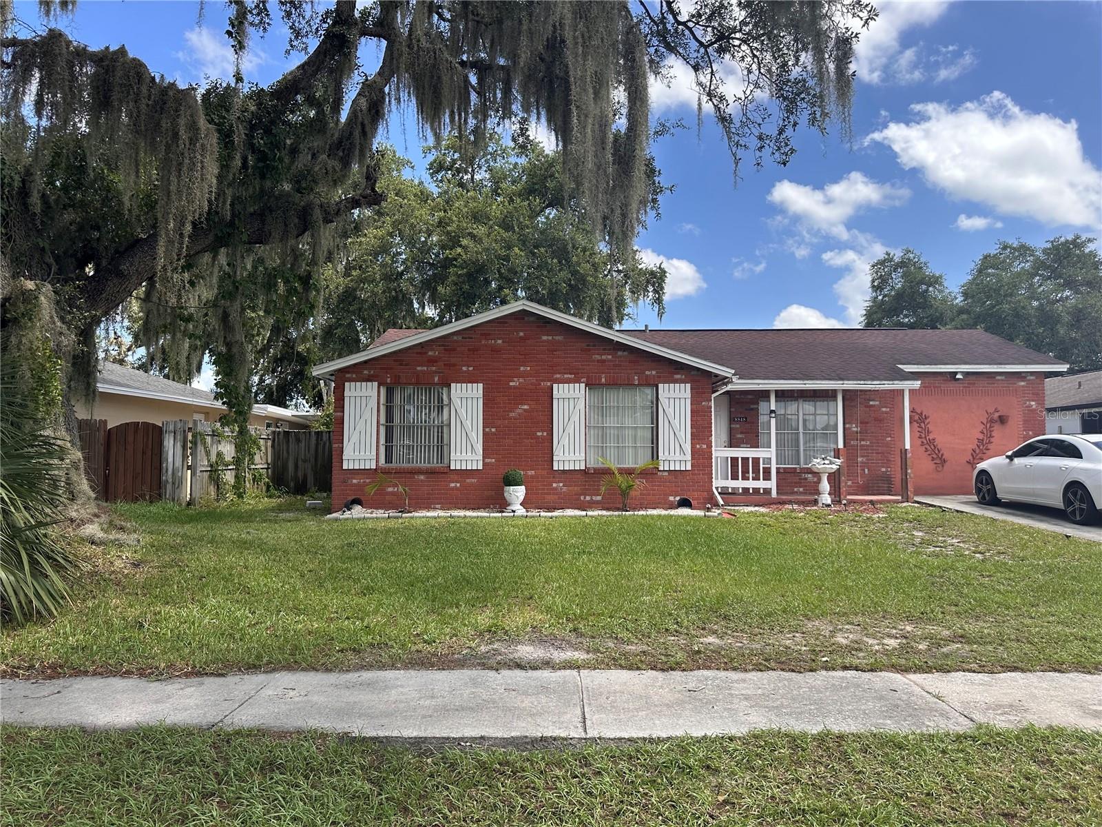 8848 Oak Circle — photo