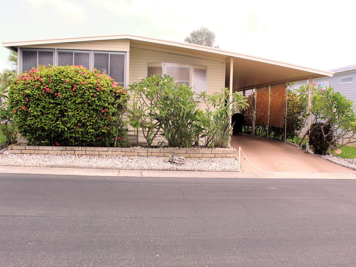 476 Needle Palm Street — photo