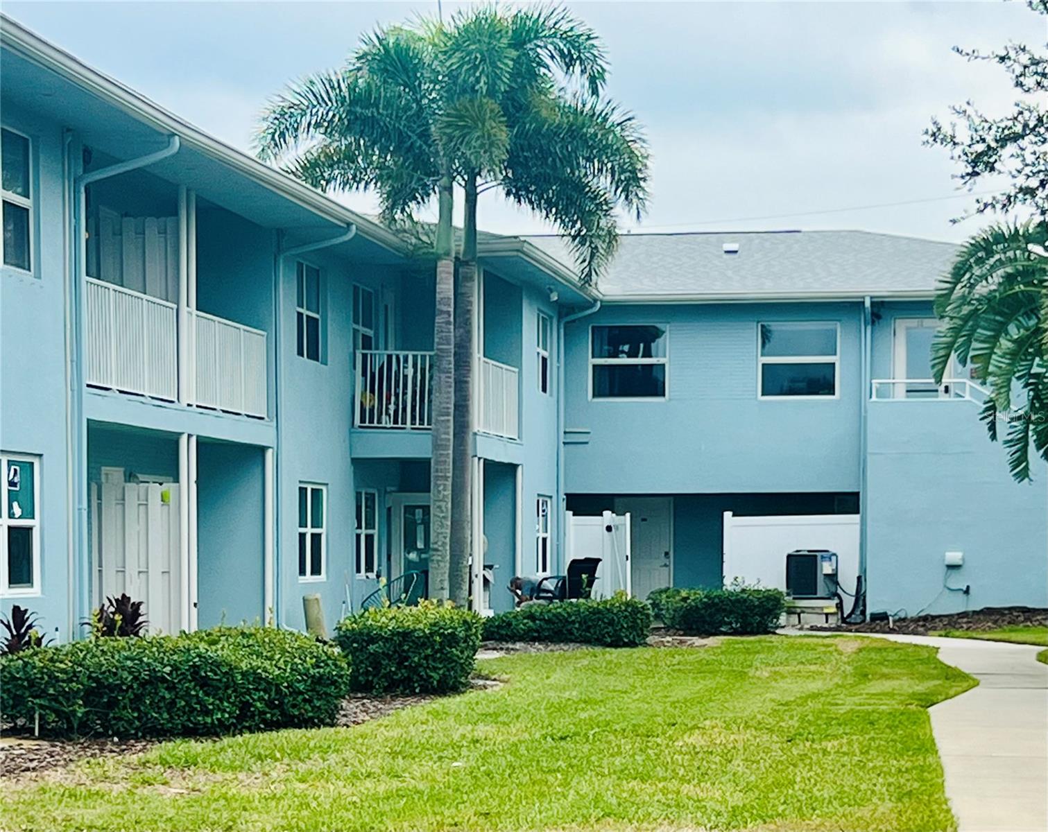 300 Venetian Drive 2 — photo