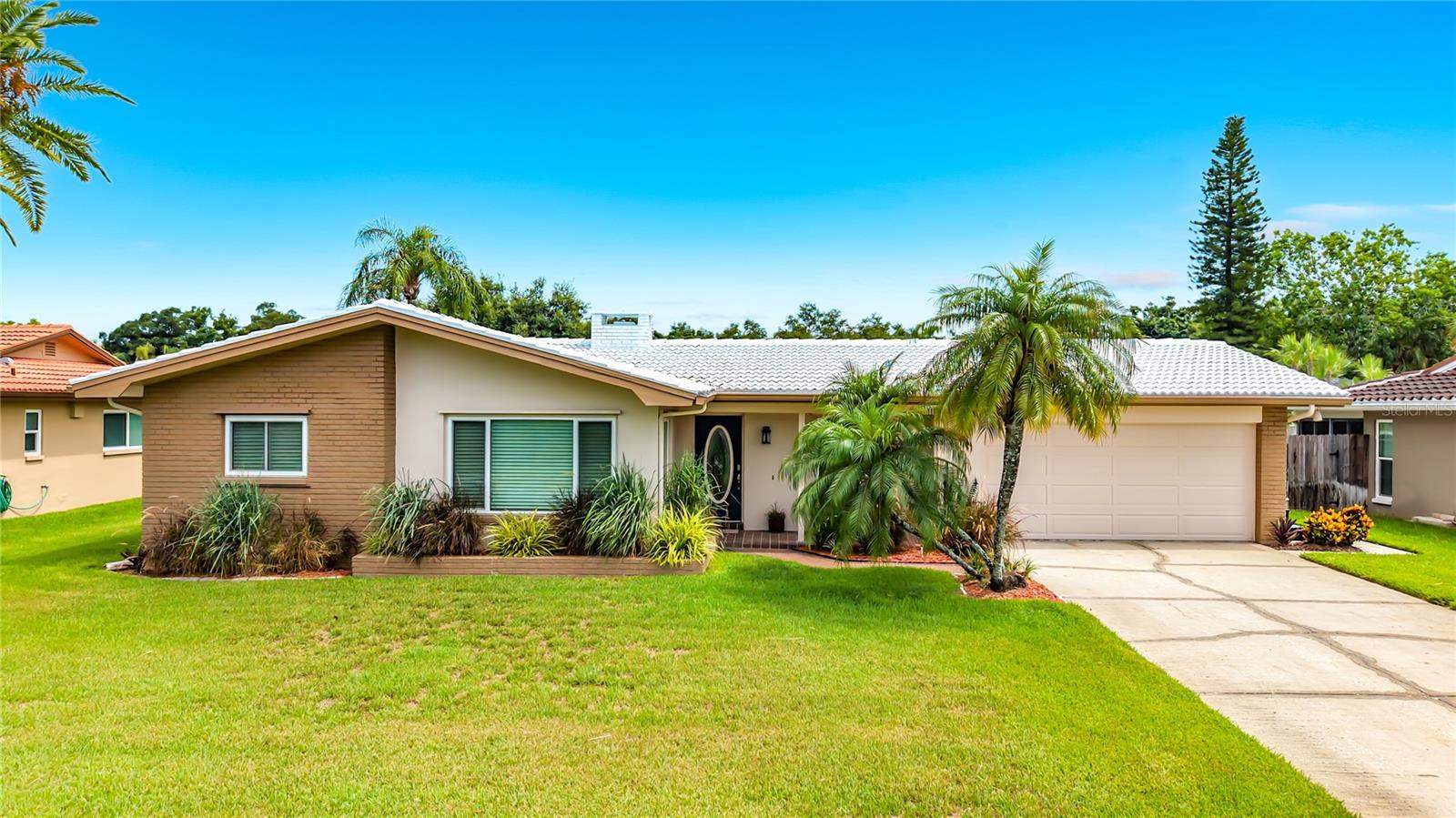 2178 Waterside Drive — photo