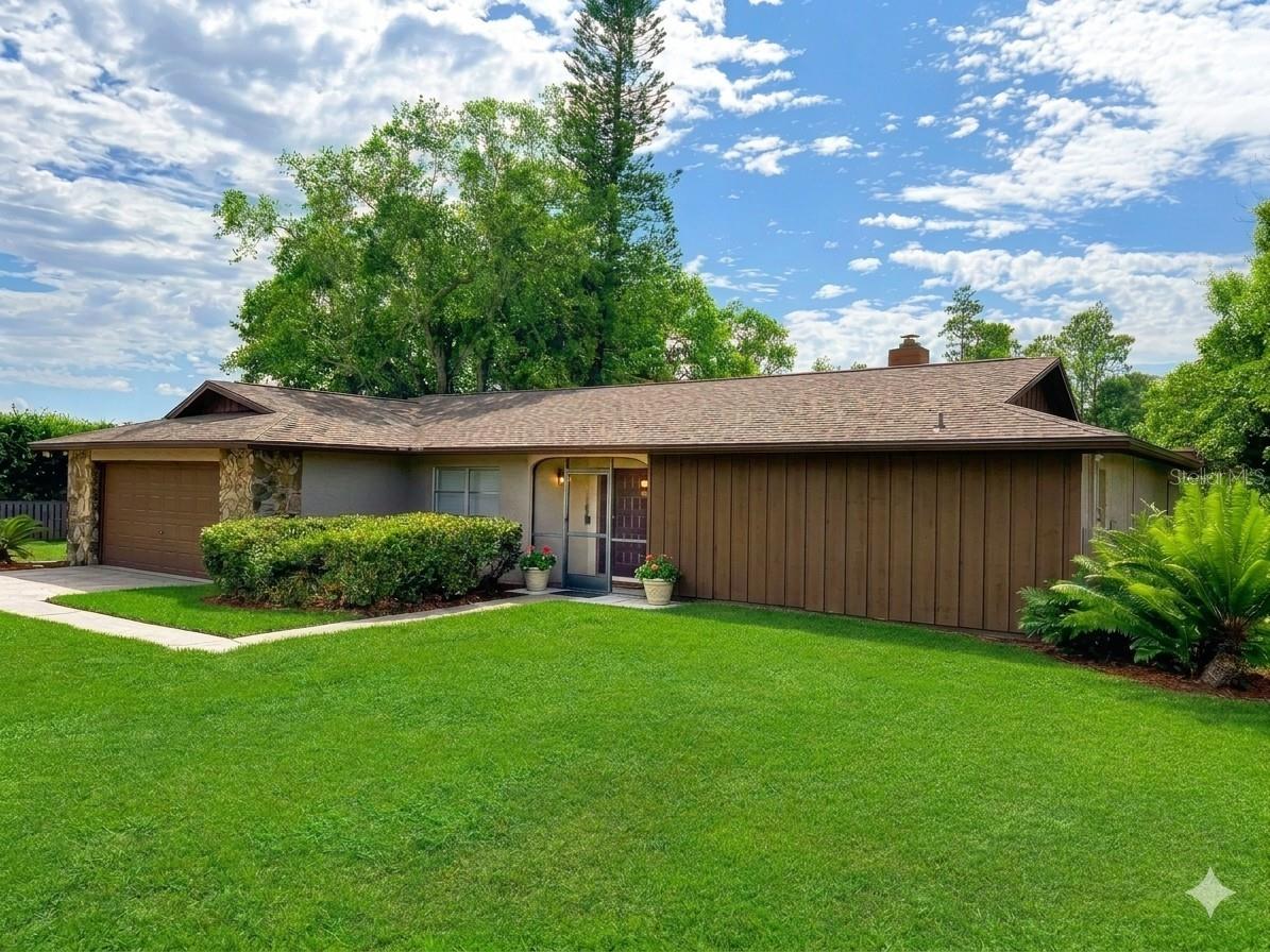 3215 Lake Saxon Drive — photo