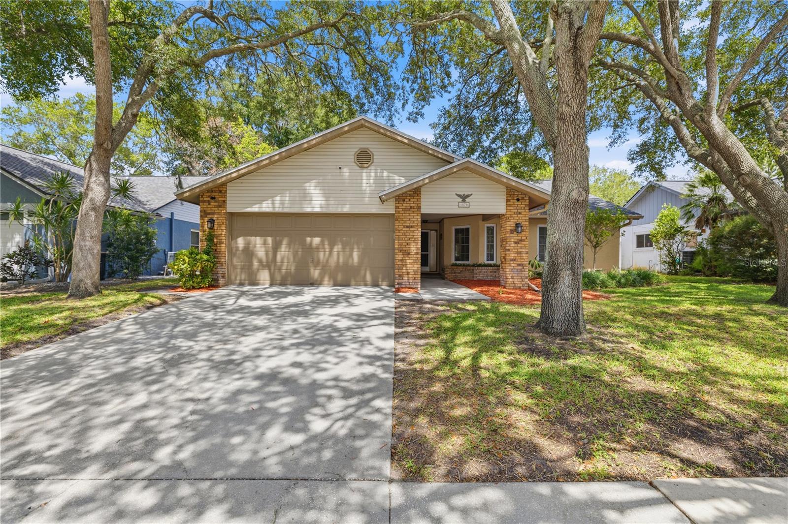 1570 Club Drive — photo