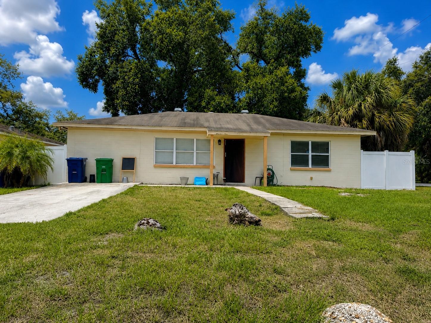 712 N Castle Court — photo