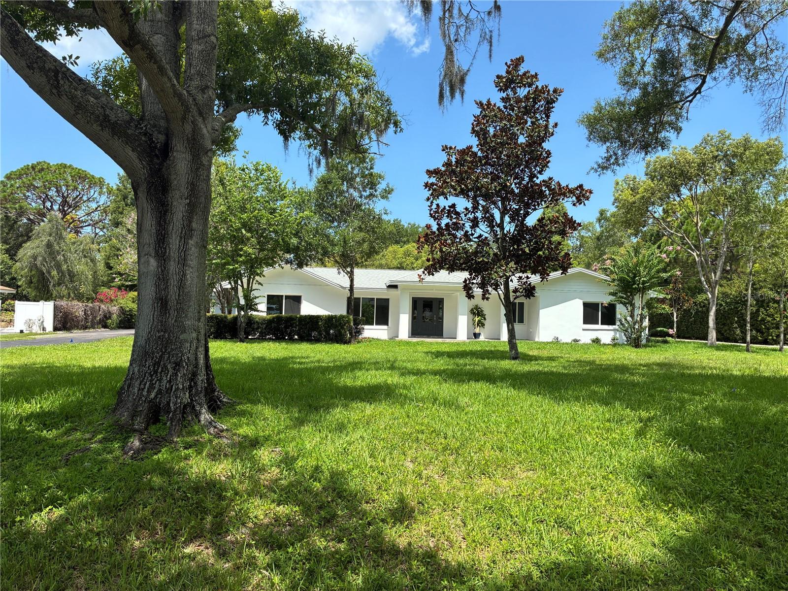 1646 Robin Hood Lane — photo