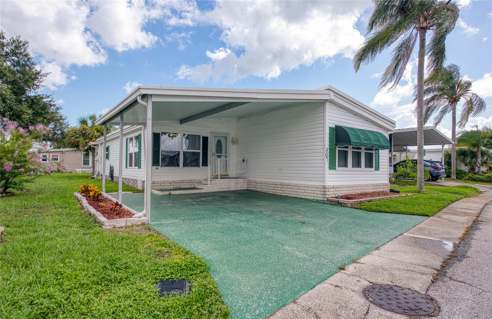 407 Dolphin Drive S — photo