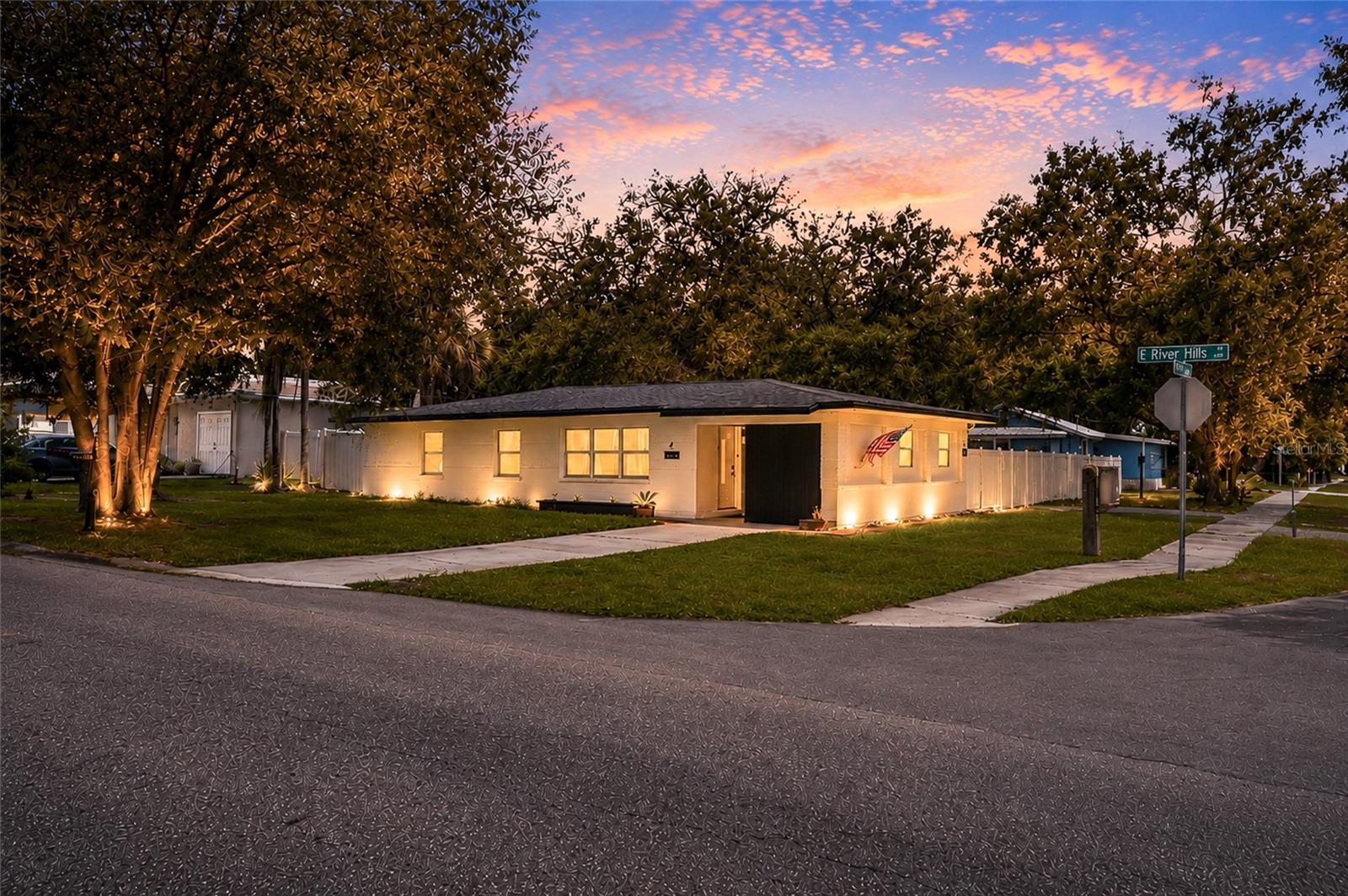 4015 River Hills Drive — photo
