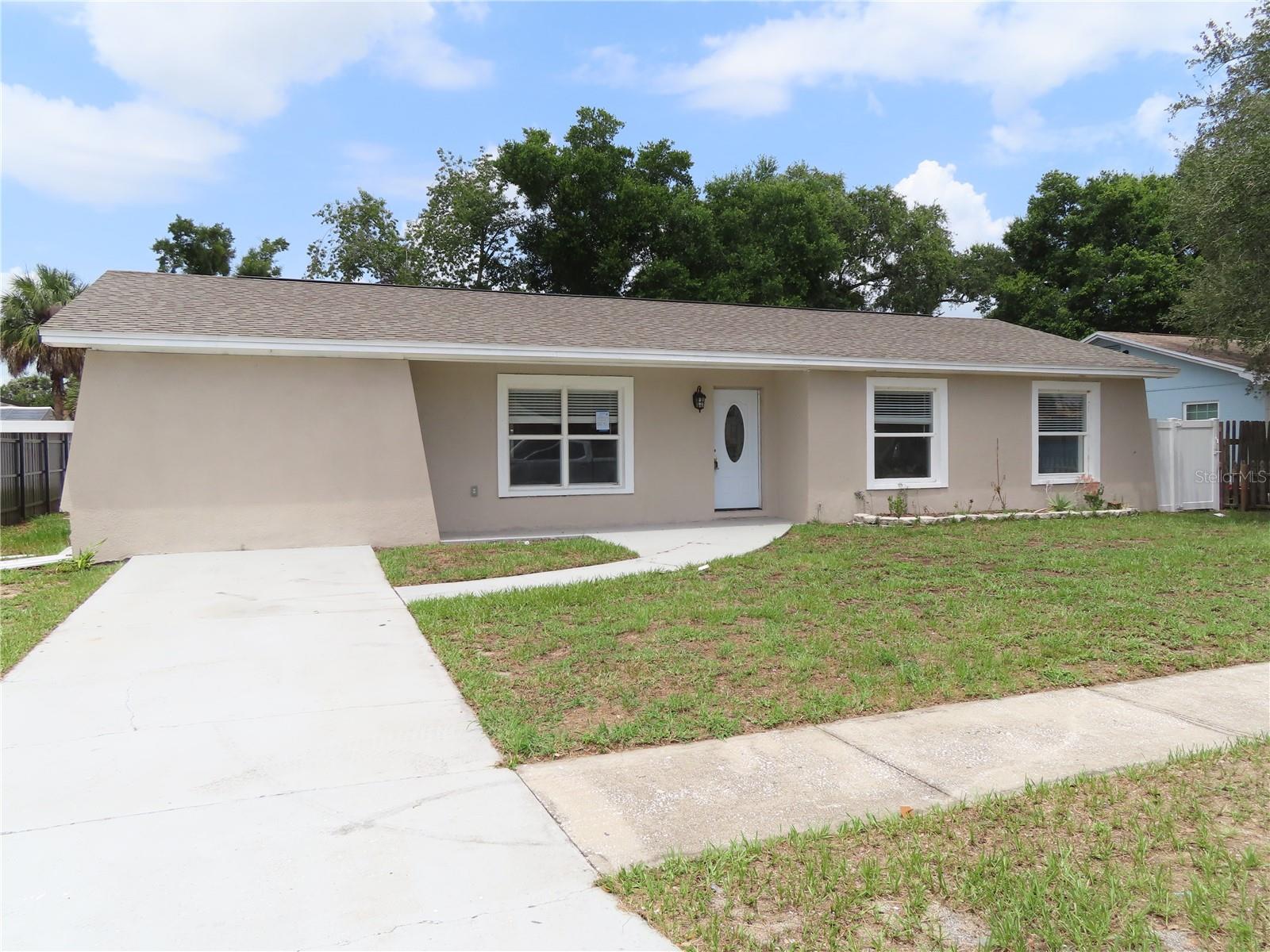 1215 Windsor Circle — photo