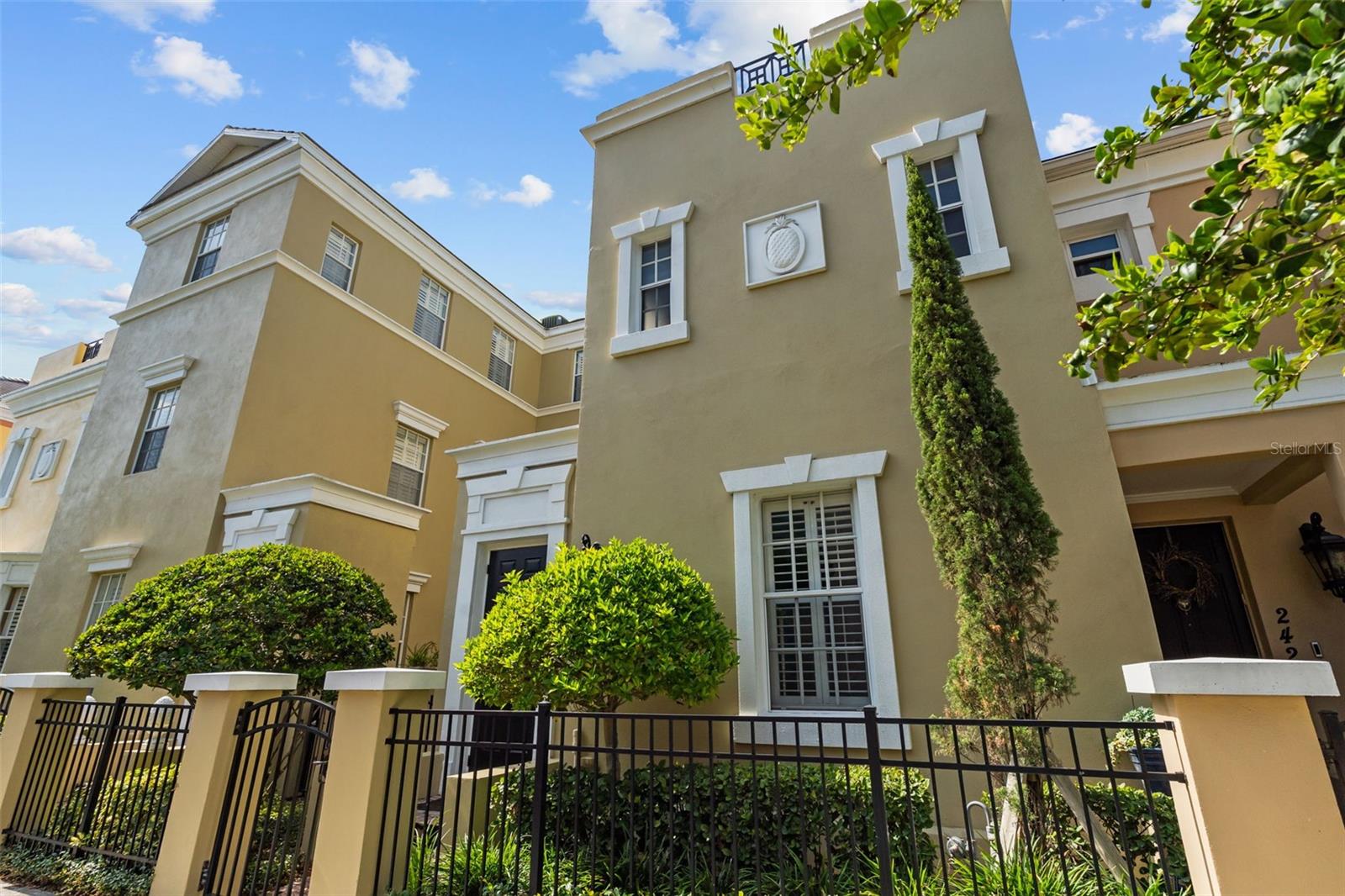 2419 Victoria Gardens Lane — photo