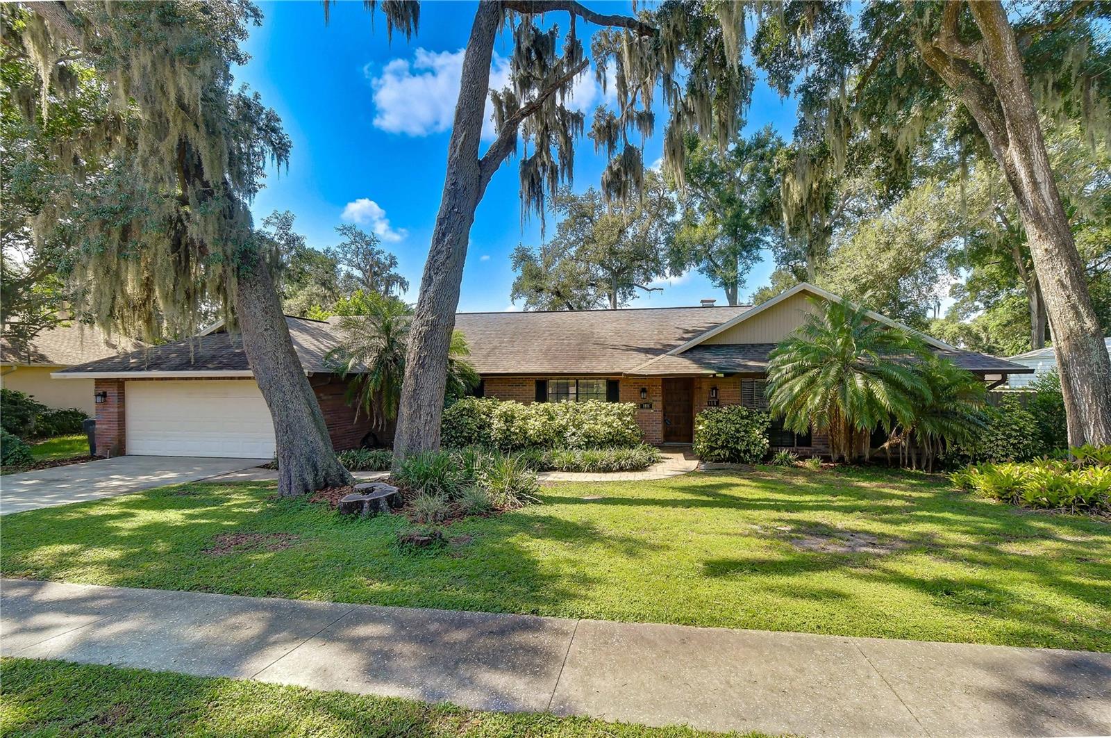 1101 Oakridge Manor Drive — photo