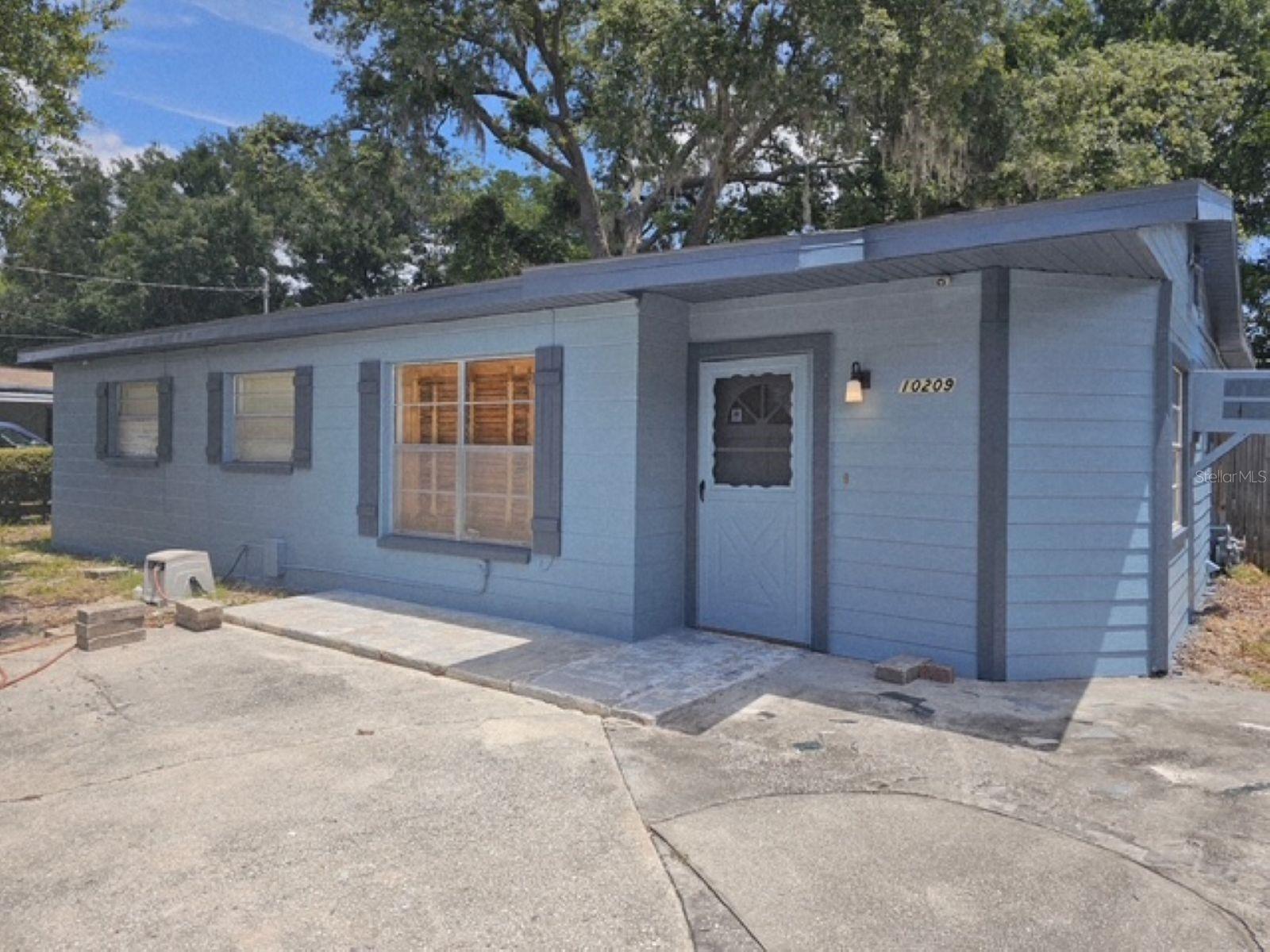10209 Lola Street — photo