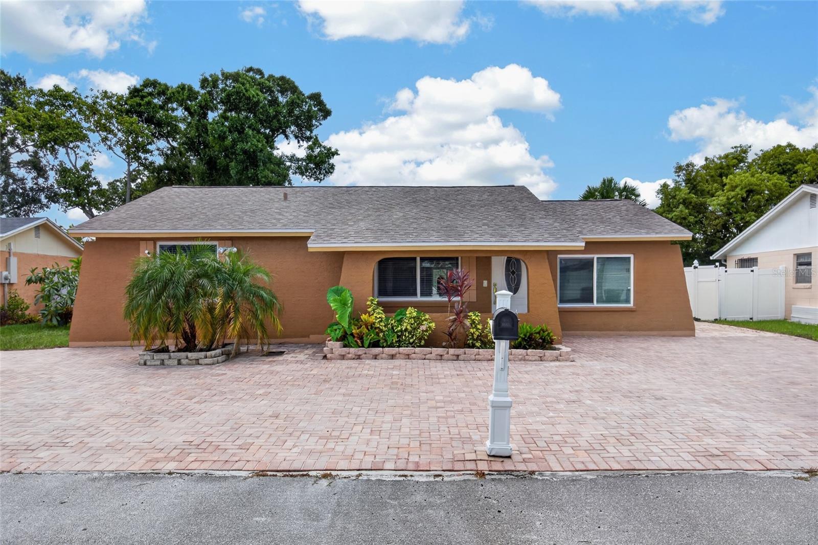 6711 Glen Forest Court — photo