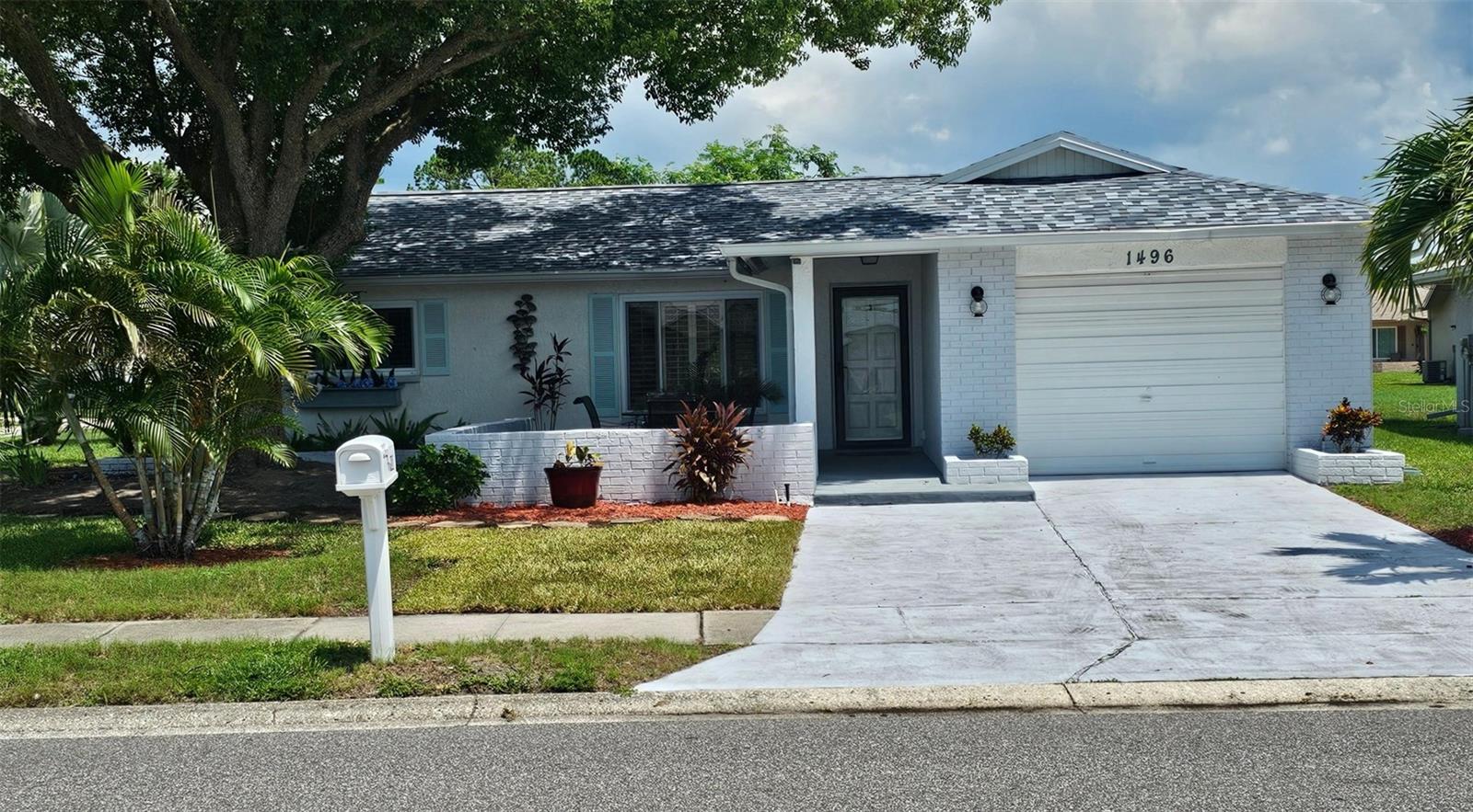 1496 Queen Anne Drive — photo