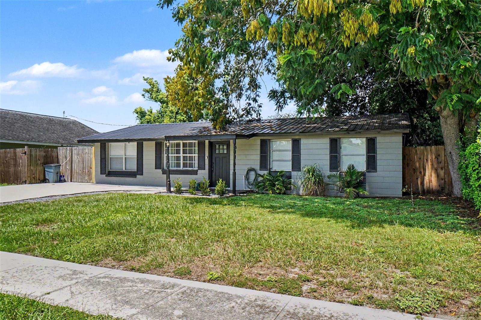 1611 Smithfield Circle W — photo