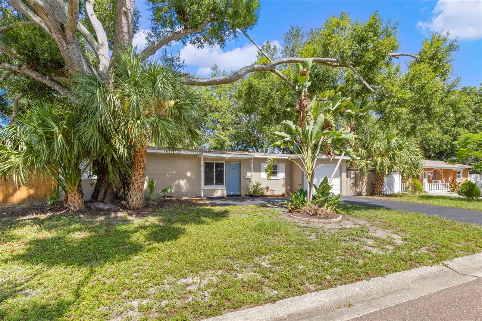 Home in ST PETERSBURG, FL 33702 — photo 3