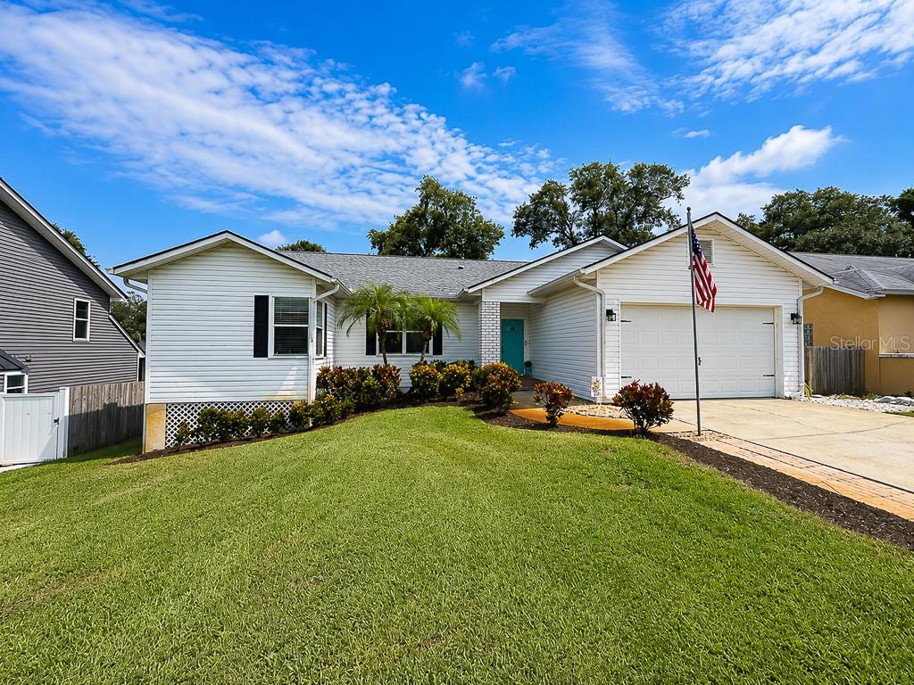 859 Harbor Hill Drive — photo
