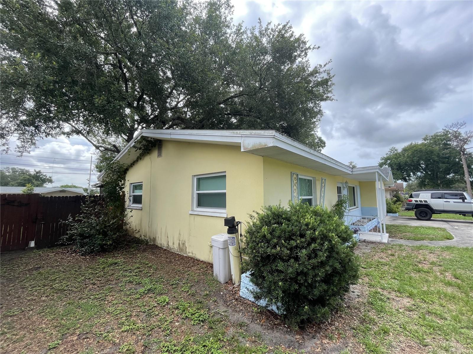 635 DEVILLE DRIVE E, LARGO, FL 33771 — photo 2