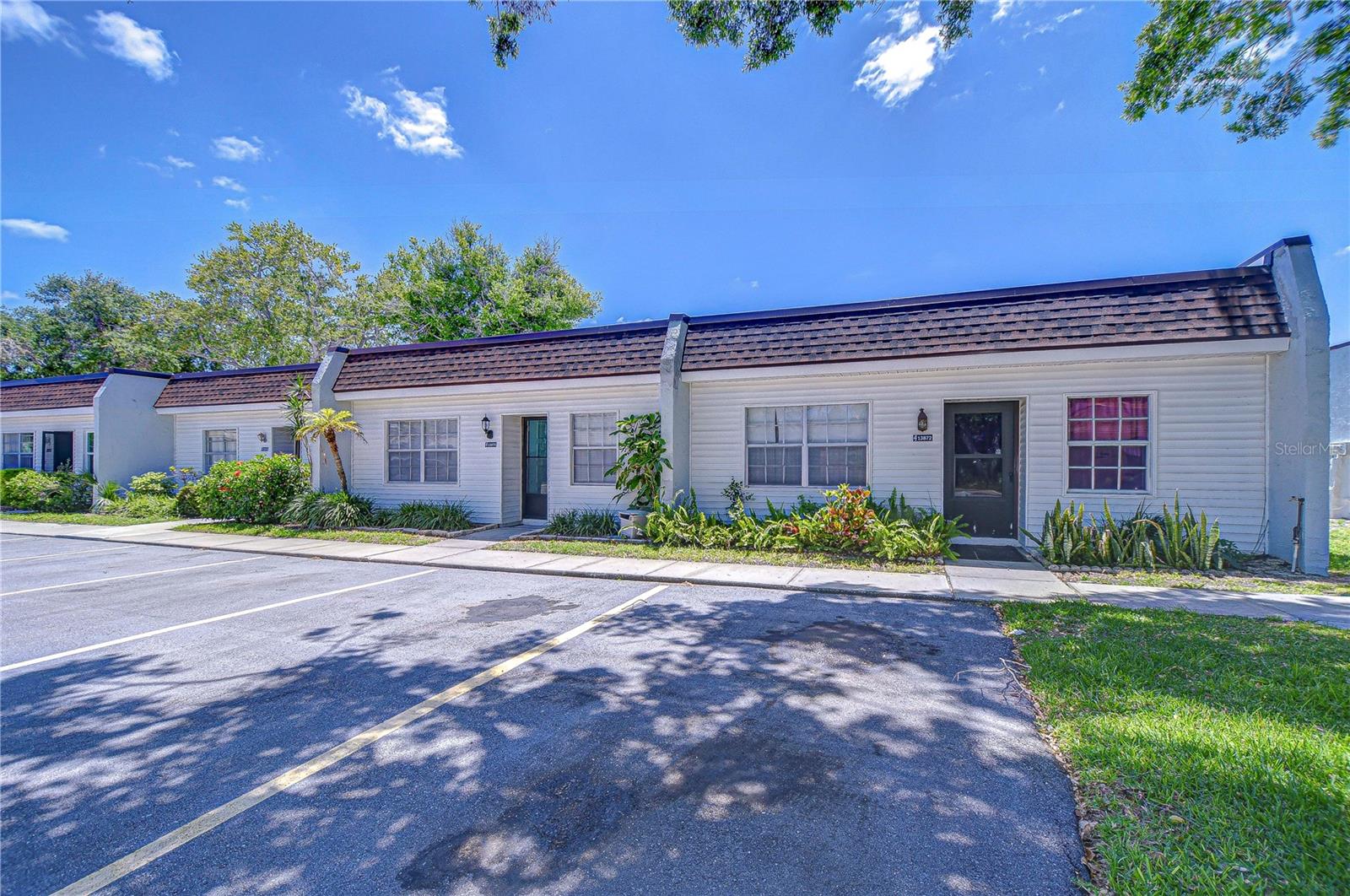 13870 Oakwood Lane 13870 — photo