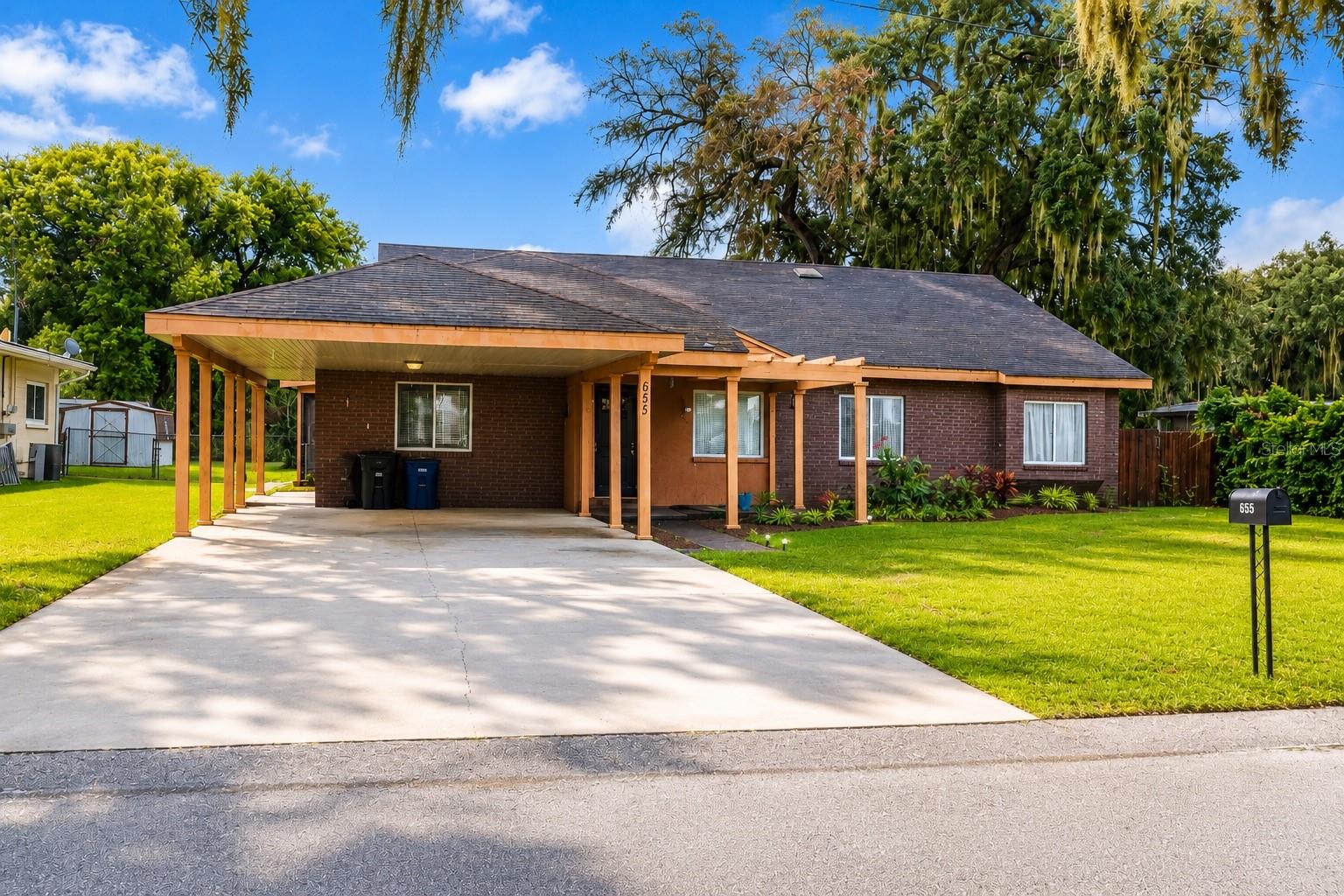 655 Pinecrest Drive — photo