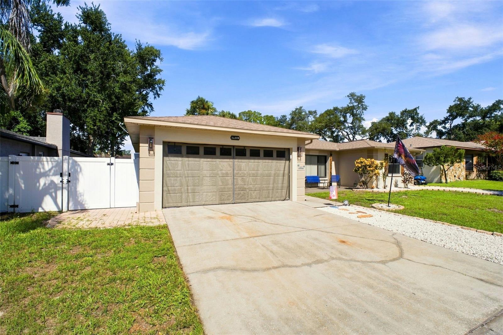1830 Willow Oak Drive W — photo
