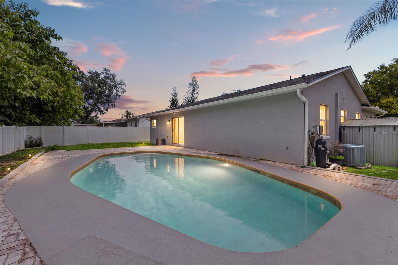 560 Robin Hill Circle — photo