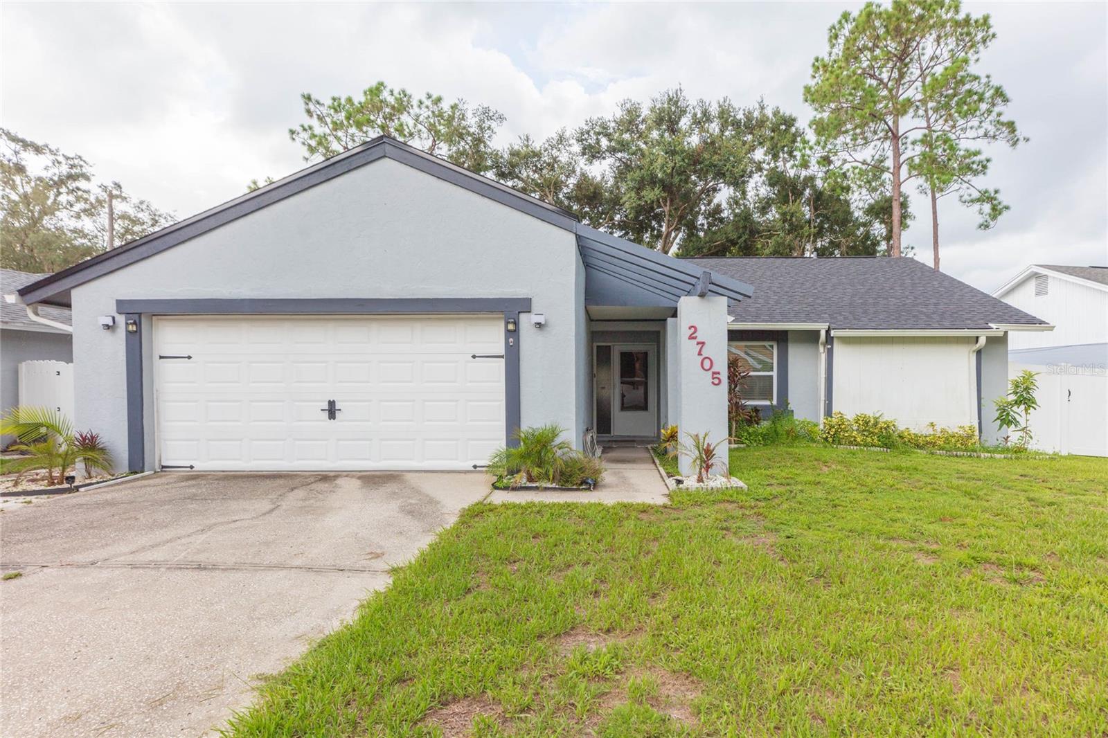 2705 Lakeville Drive — photo