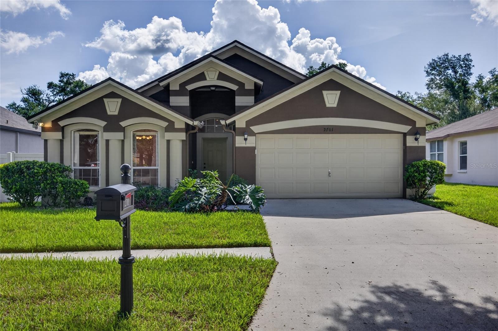 2701 Brookville Drive — photo