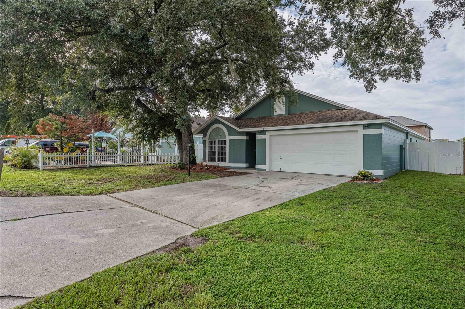 1695 Lakeside Drive — photo