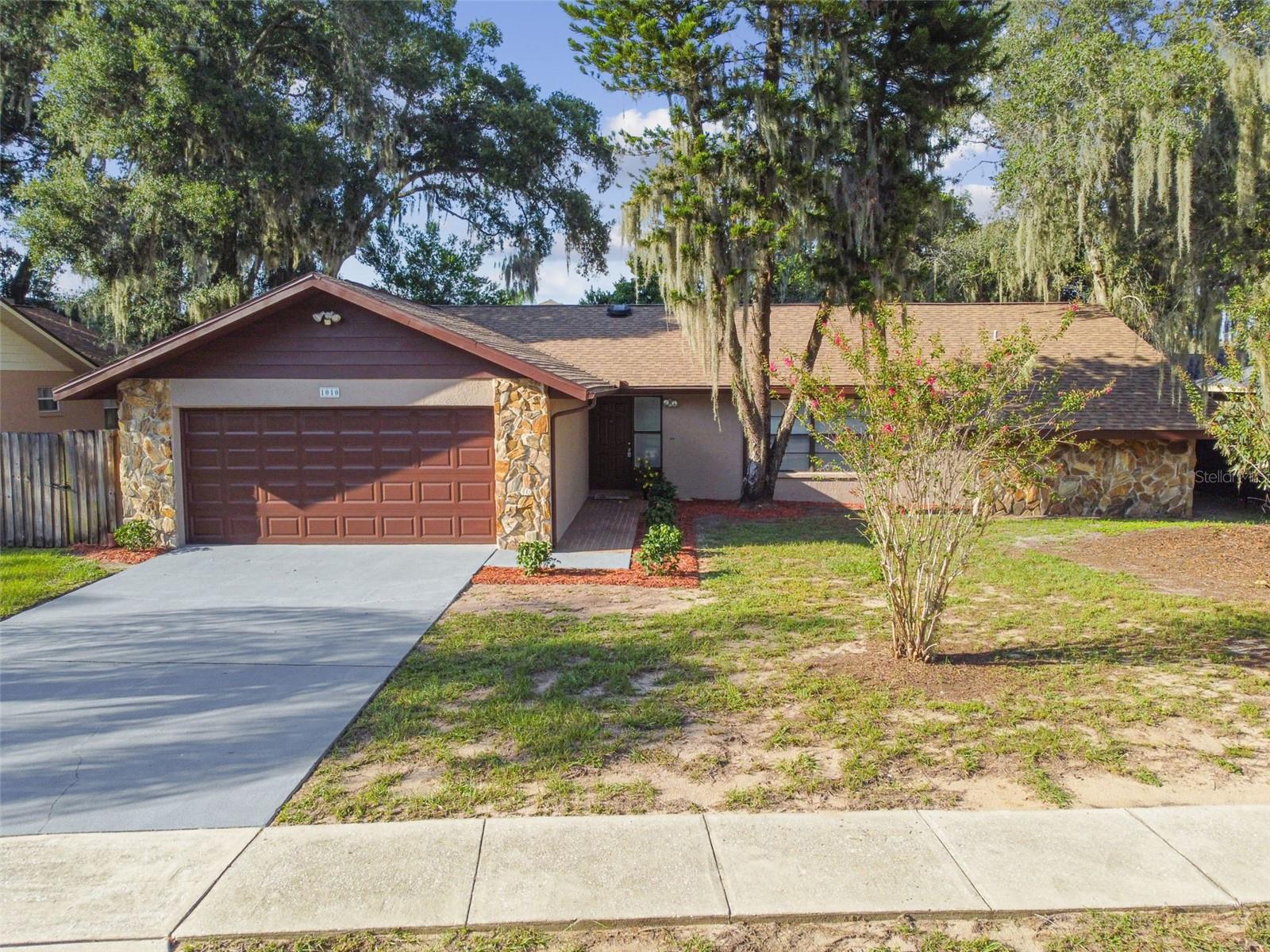 1010 Riflecrest Avenue — photo