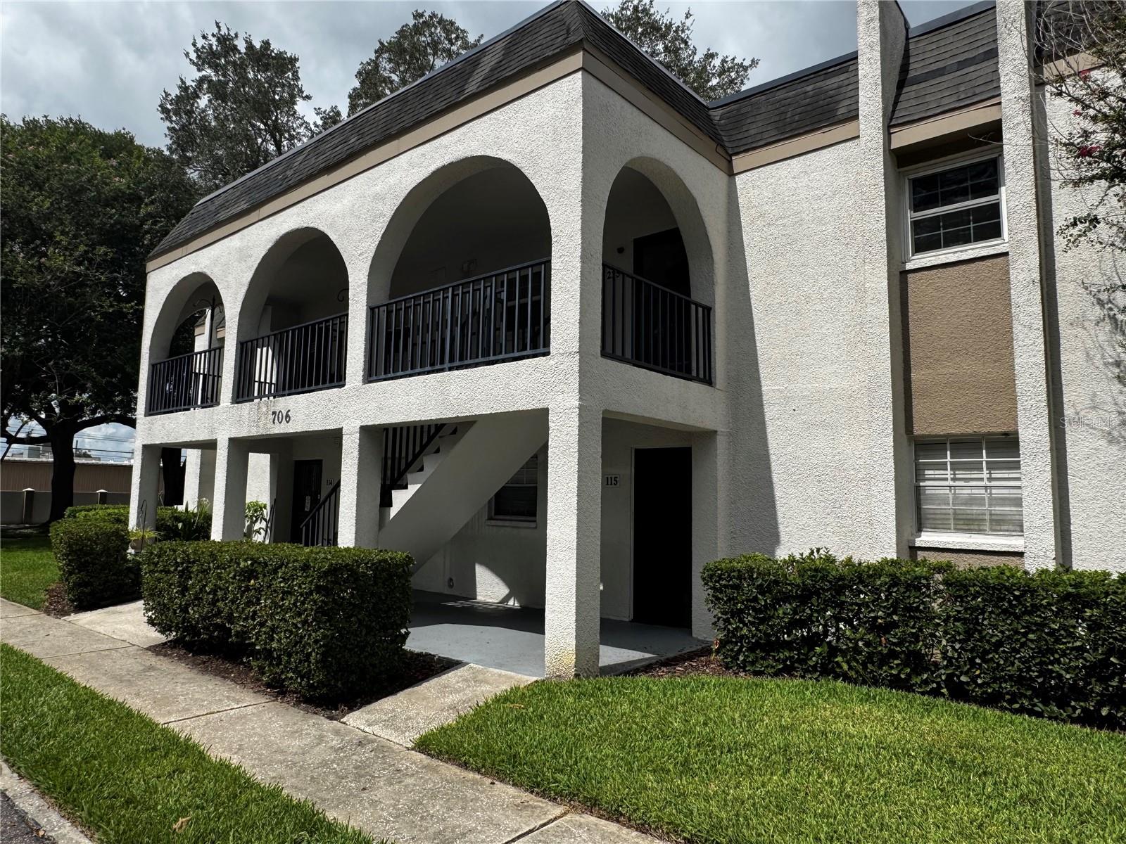 706 Oakgrove Drive 114 — photo