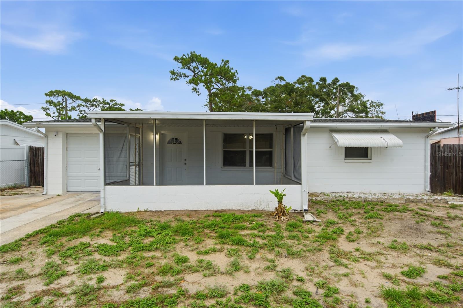2122 Holiday Drive — photo