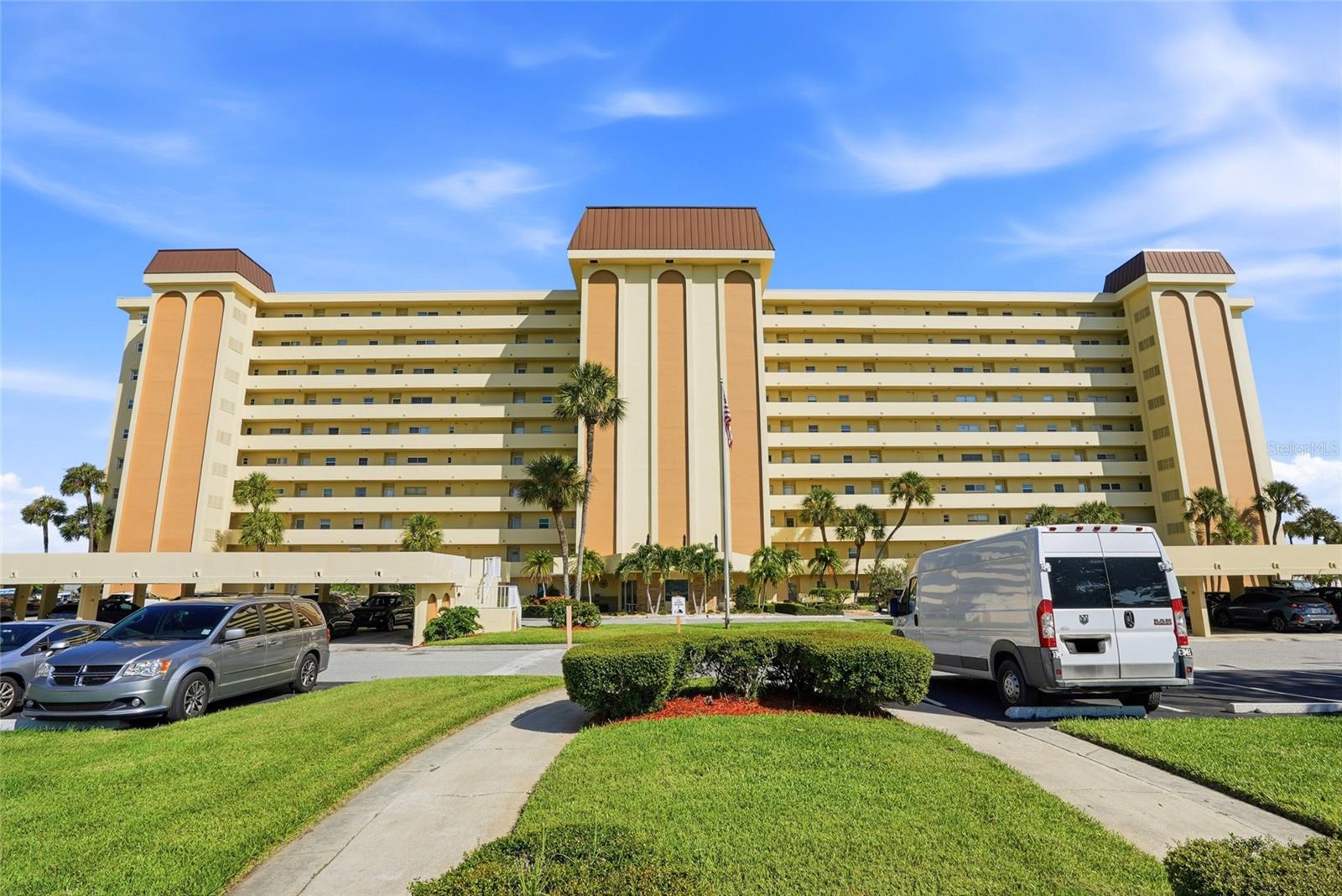 4725 Cove Circle 306 — photo