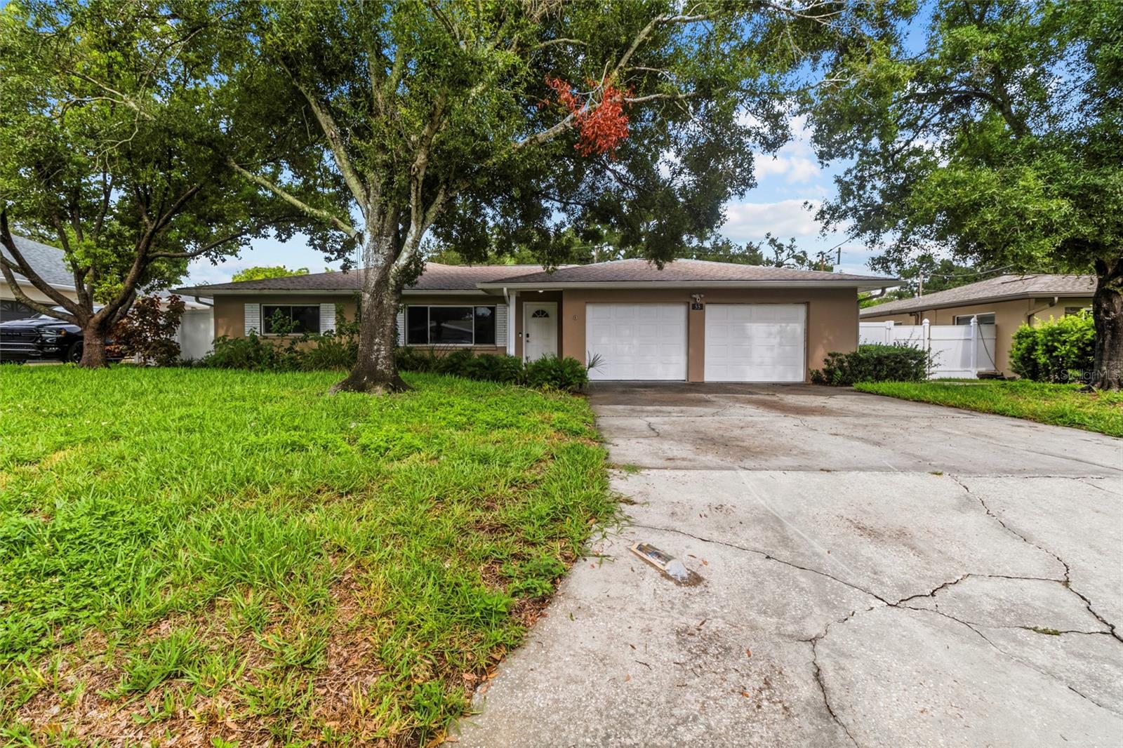 55 Velma Drive W — photo