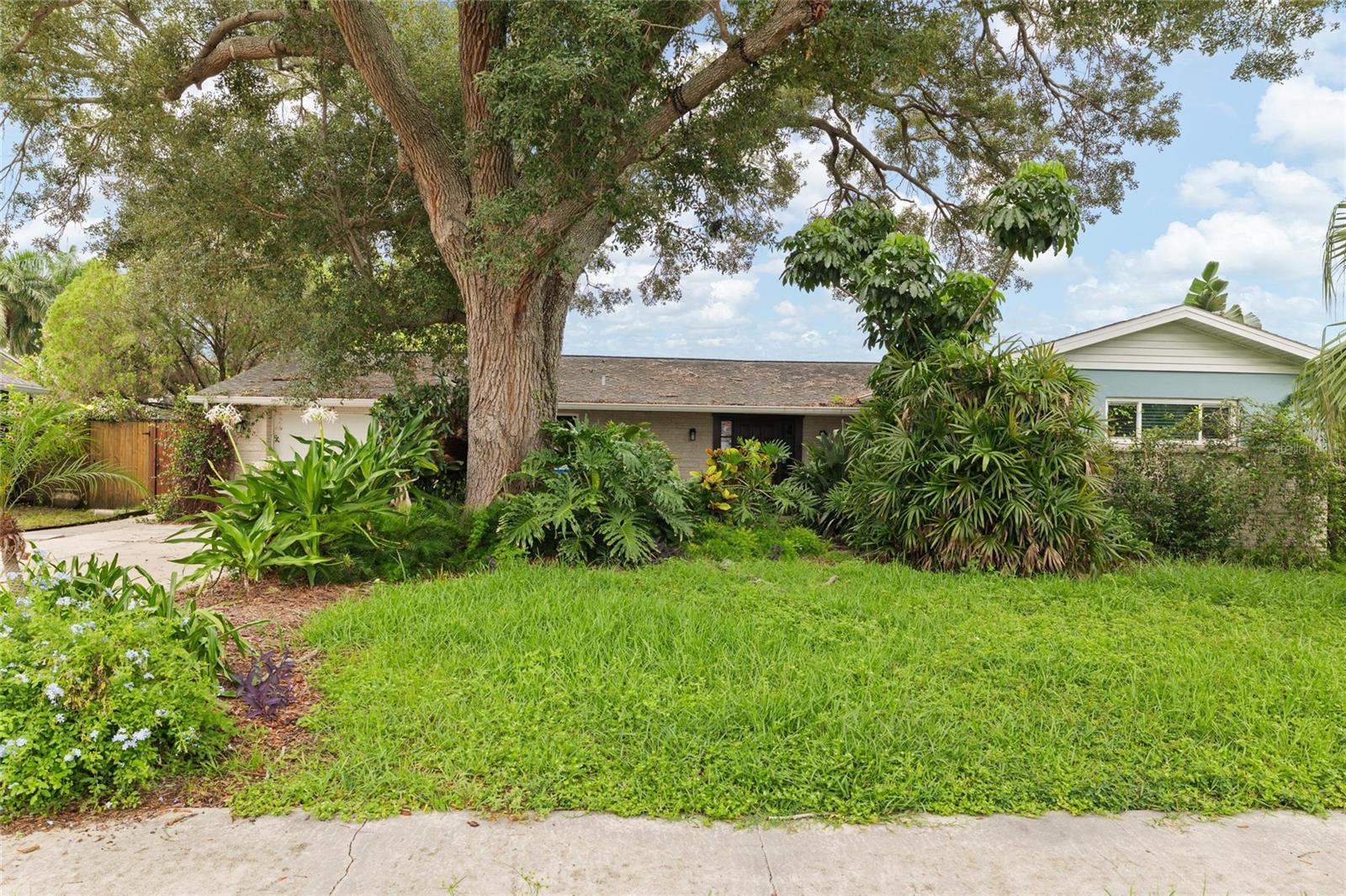8404 Flagstone Drive — photo