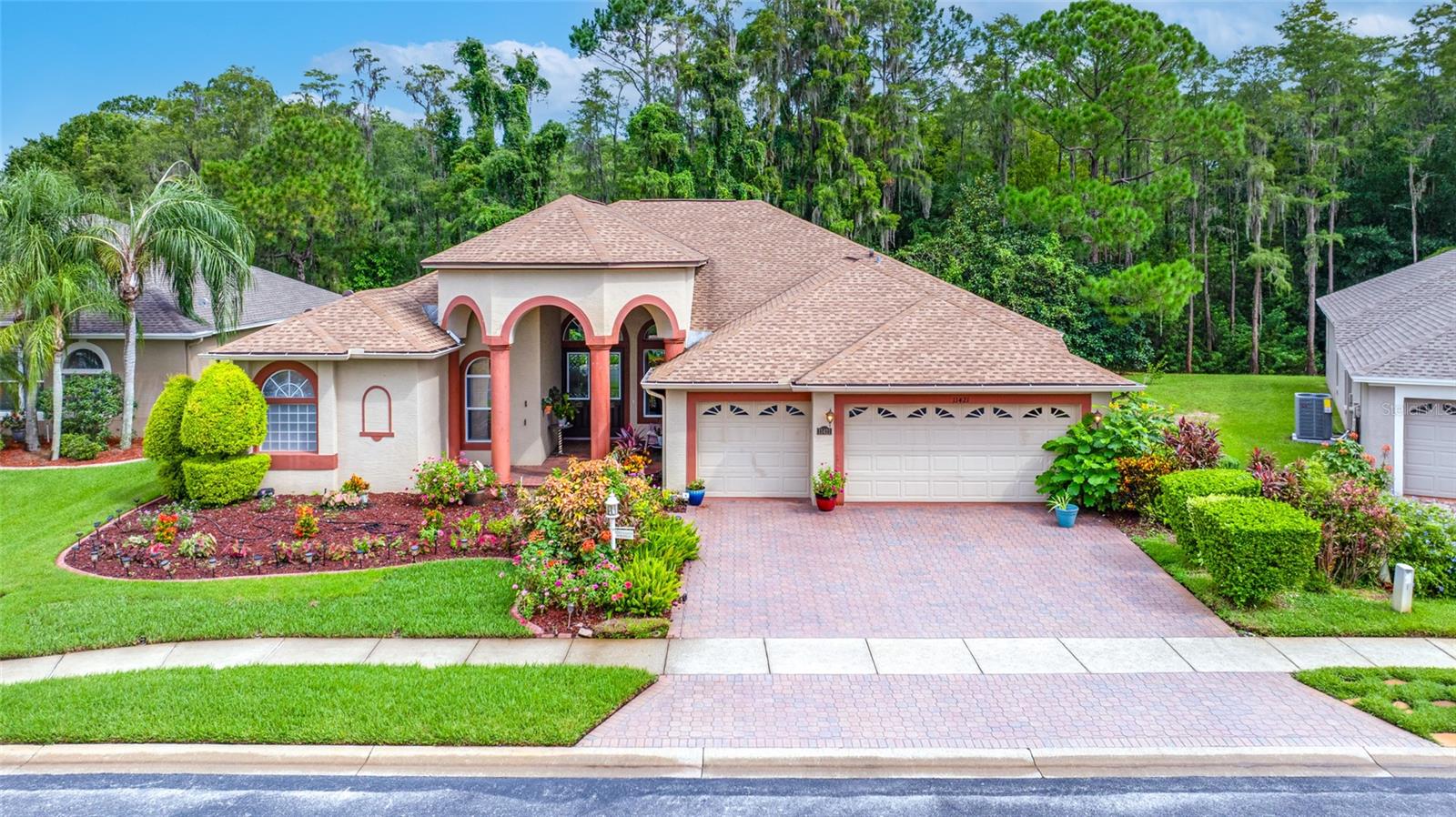 11421 Strathaven Court — photo