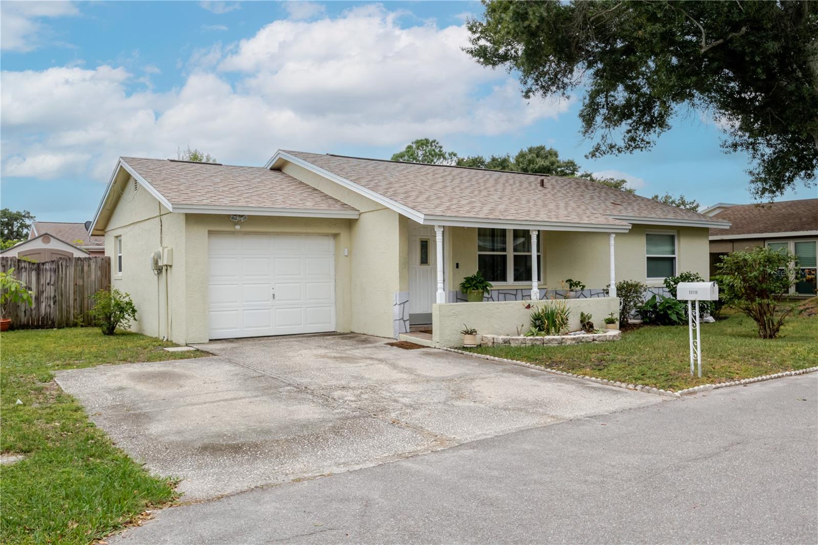 10118 Hunters Point Court — photo