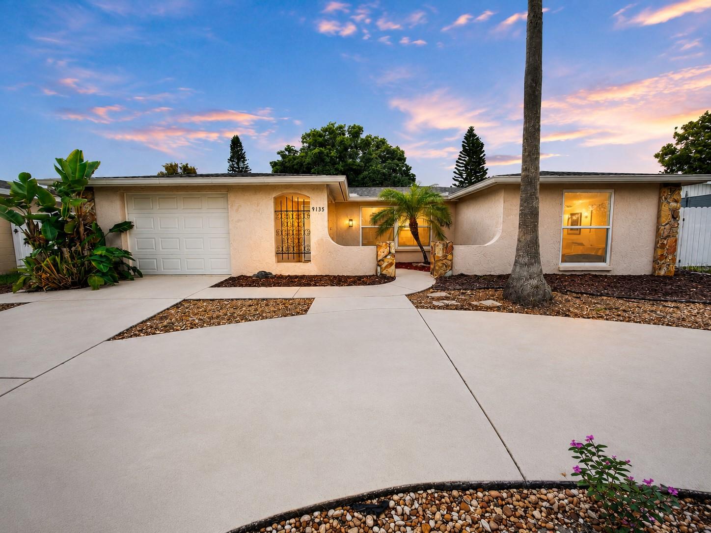 9135 Greenbriar Lane — photo