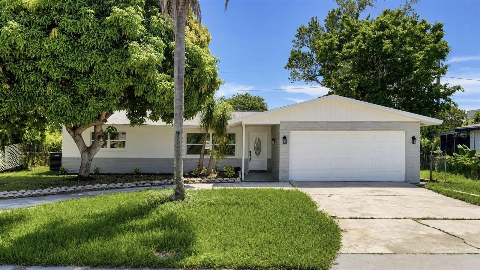 1421 Heather Drive — photo
