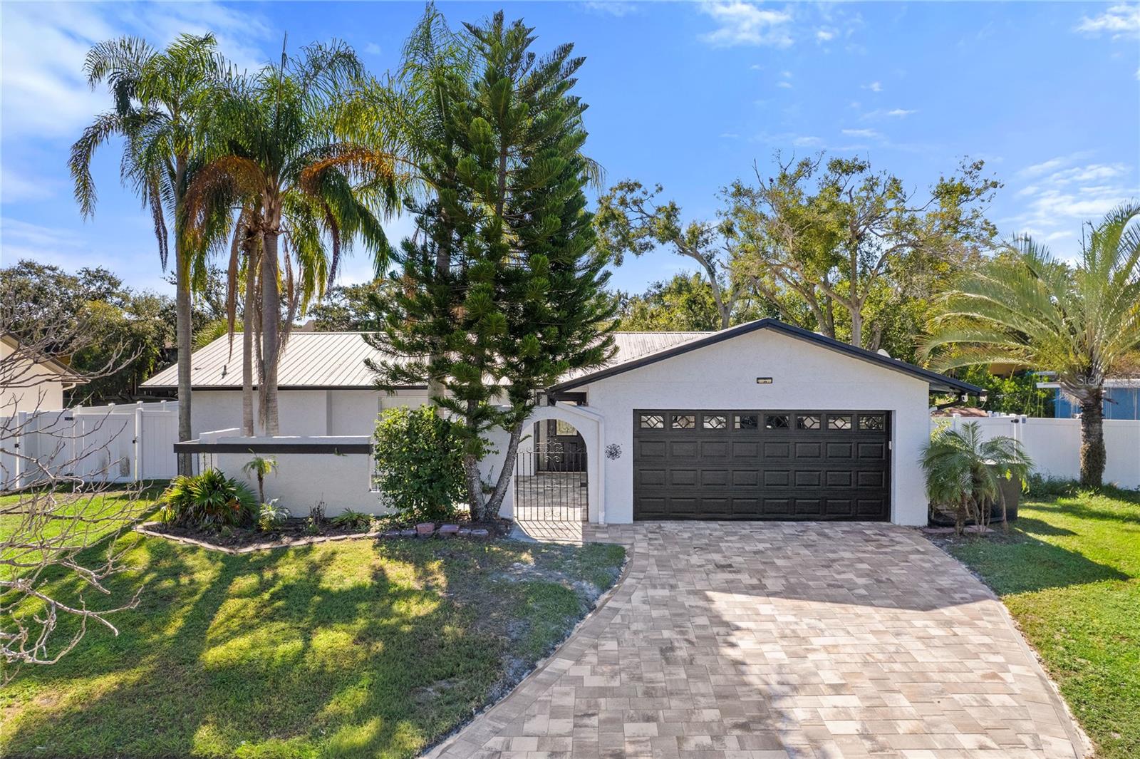 5809 Imperial Key — photo
