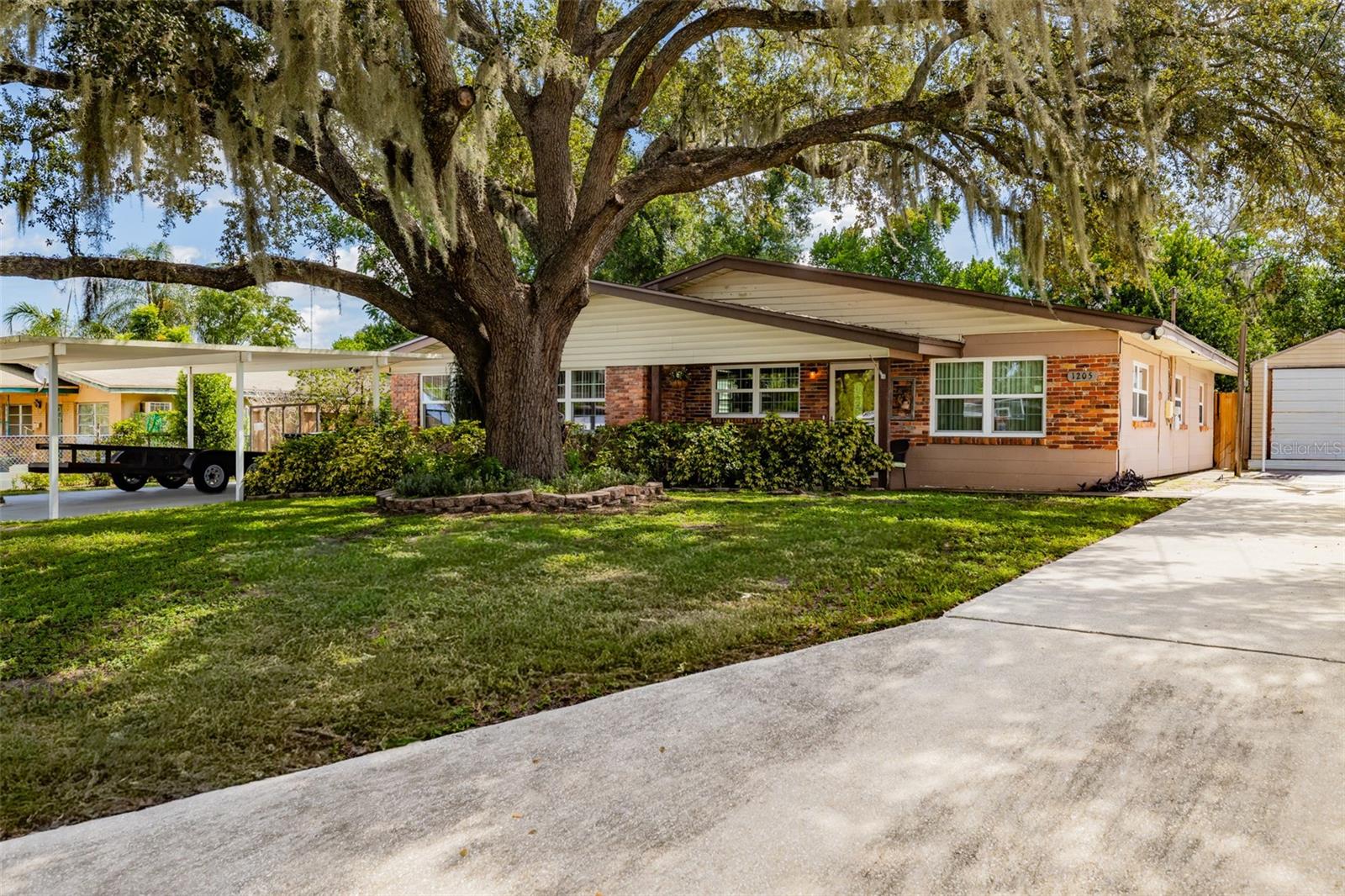 1205 W Camellia Drive — photo