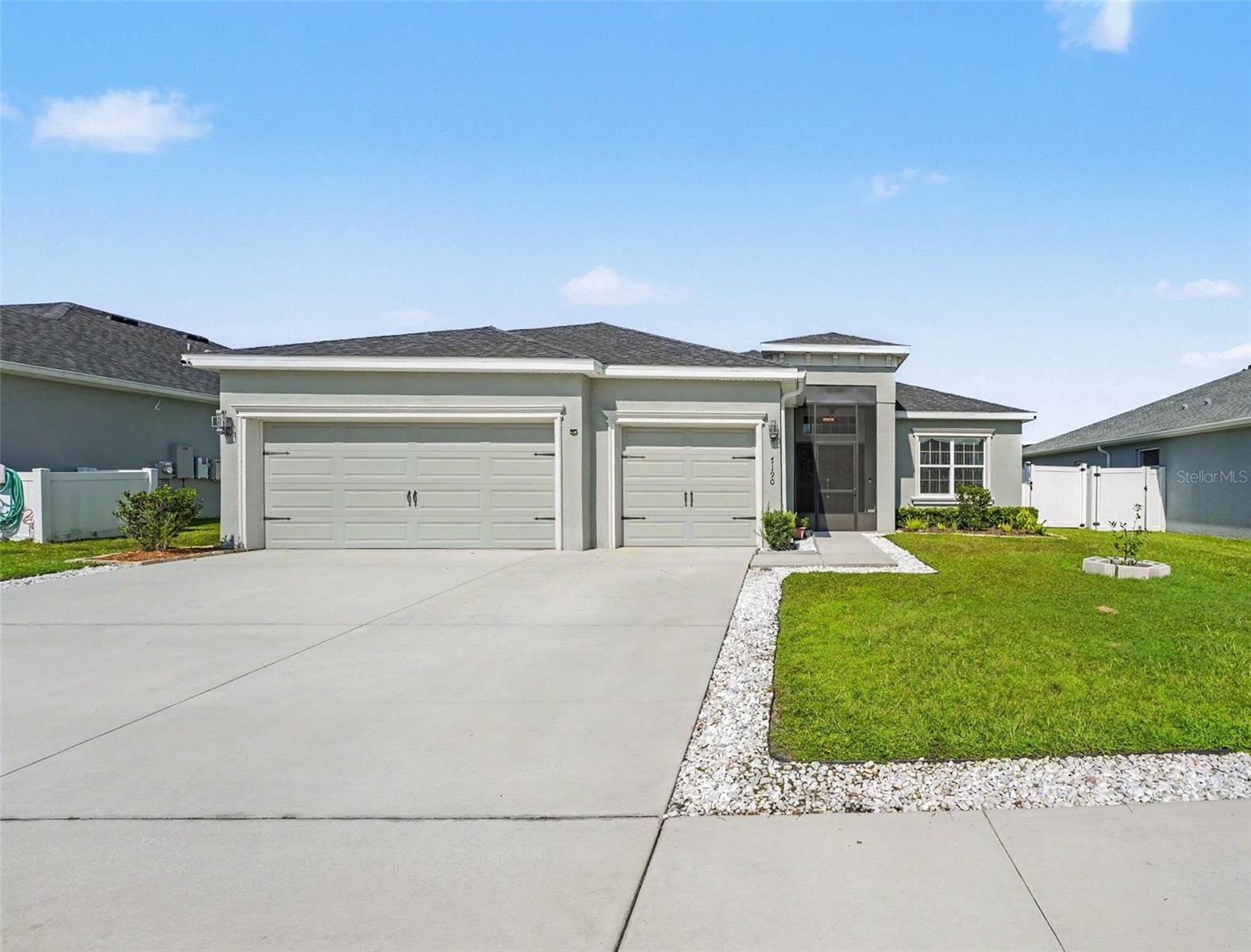 7190 Victoria Road — photo