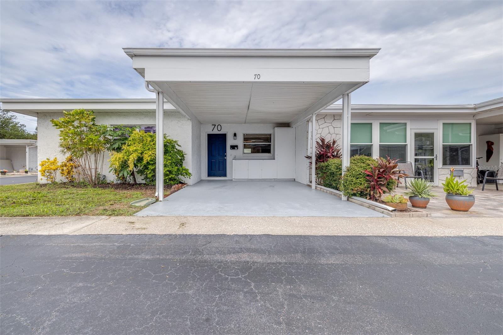 13940 Anona Heights Drive 70 — photo