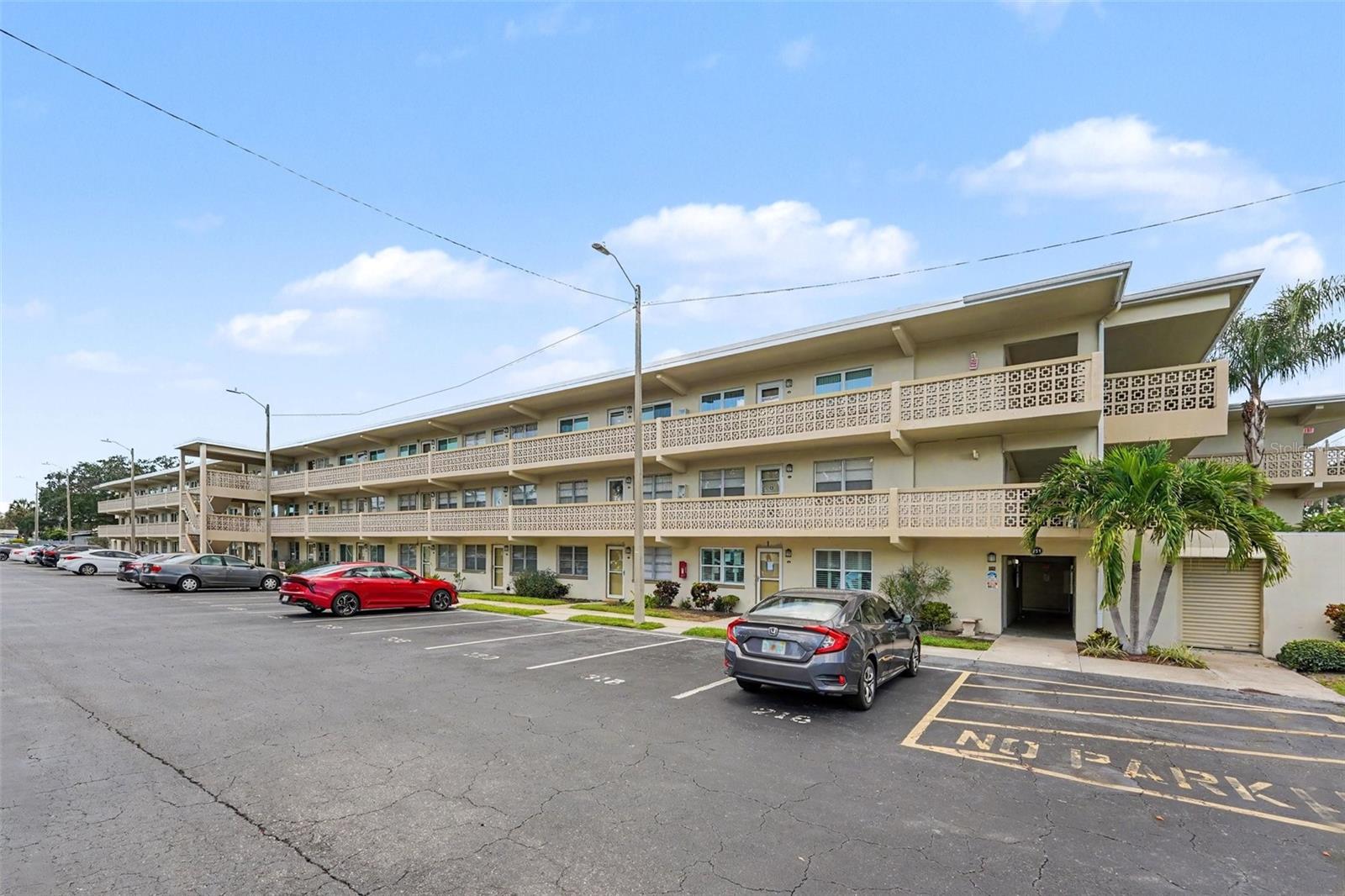 951 79th Avenue N Apt 322 — photo