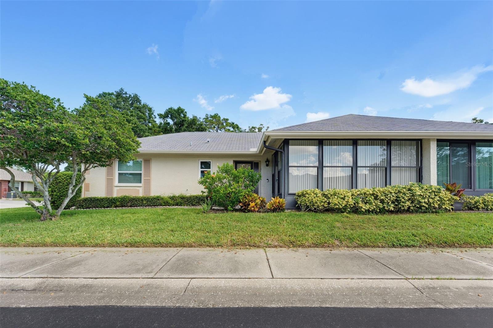 1372 Carlisle Court — photo