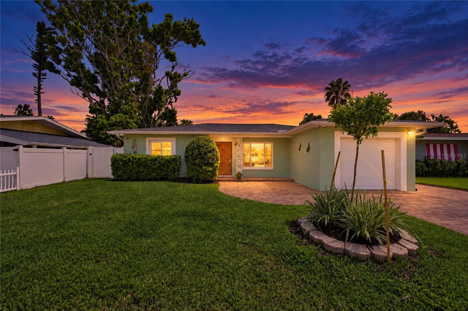 1424 Corey Way S — photo