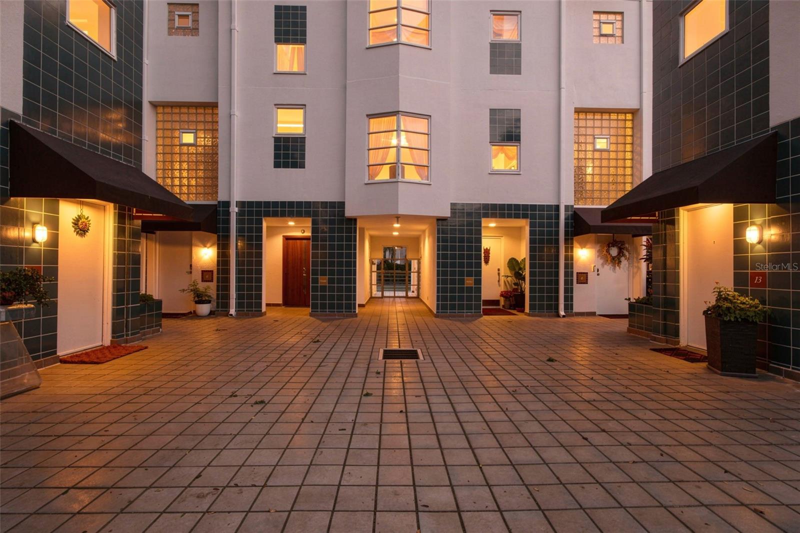 4950 Bayshore Blvd 8 — photo