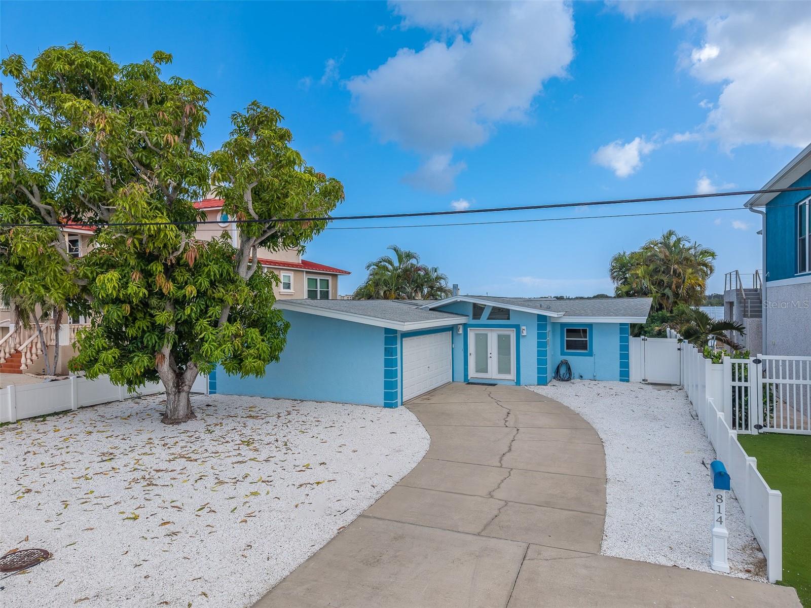 814 Bay Point Drive — photo
