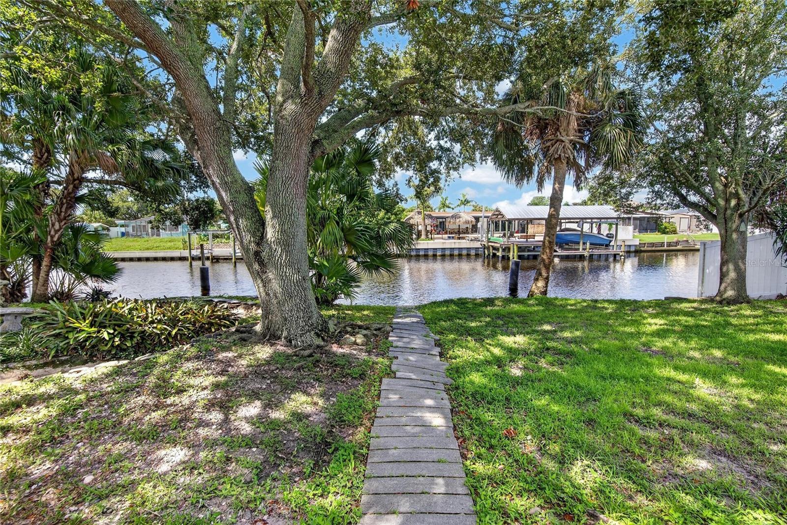 10718 Drummond Rd — photo